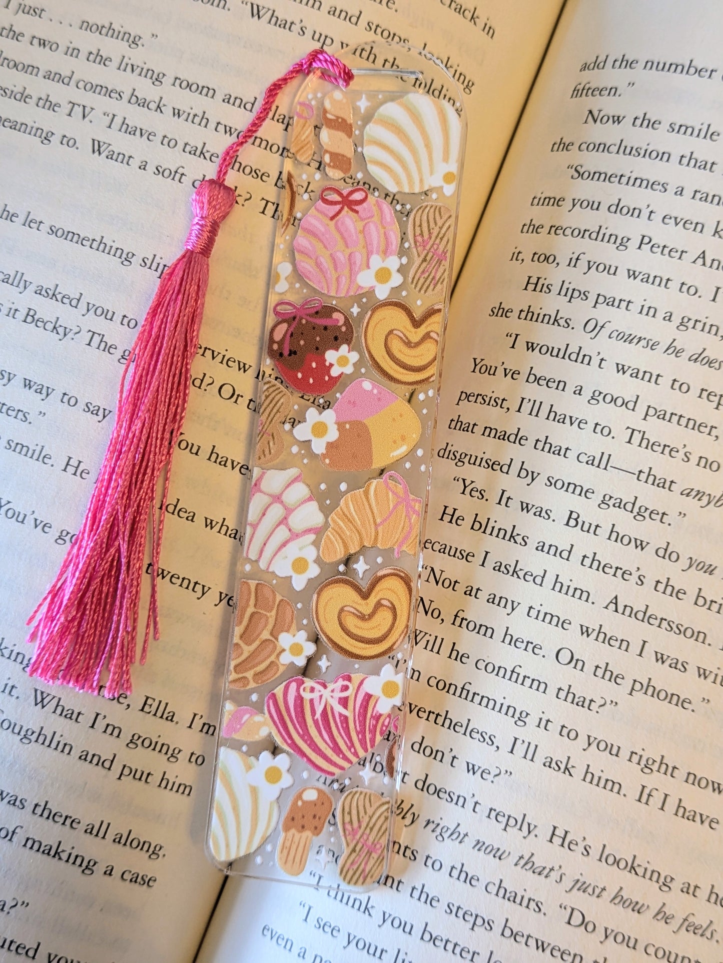 Concha Coquette Acrylic Bookmark